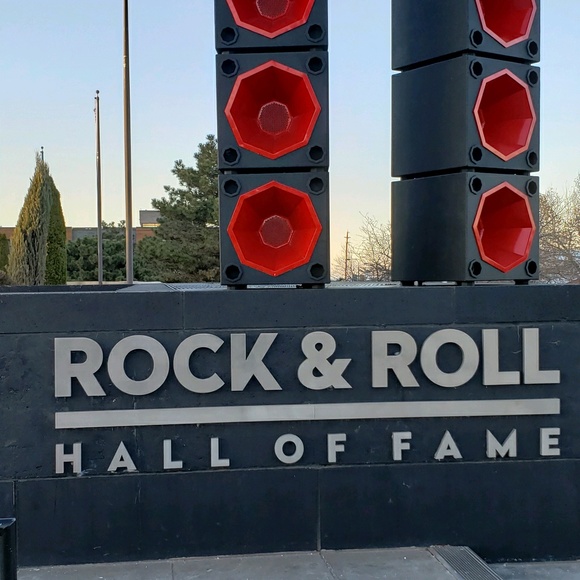 Meet your Posher, Raven - Picture 1 of 1